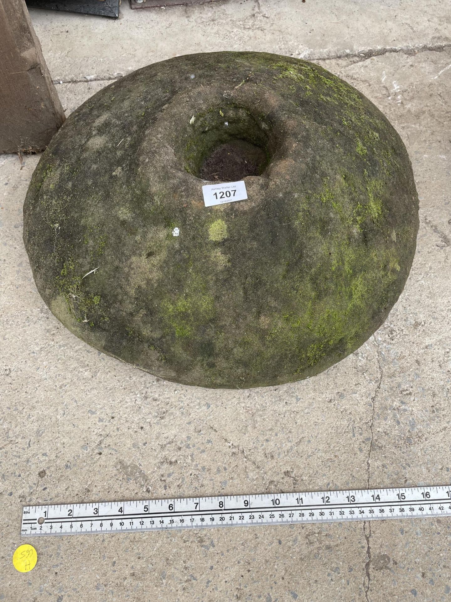 A STONE BASE/STADDLE STONE TOP - Image 2 of 3