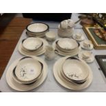 A COLLECTION OF ROYAL DOULTON BAMBOO PATTERN TABLE WARE TO INCLUDE DINNER PLATES, SIDE PLATES, CUPS,