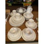 A CROWN MING PART DINNER SERVICE TO INCLDE CUPS, SAUCERS, PLATES, BOWLS, TEAPOT ETC. WEAR TO SOME OF