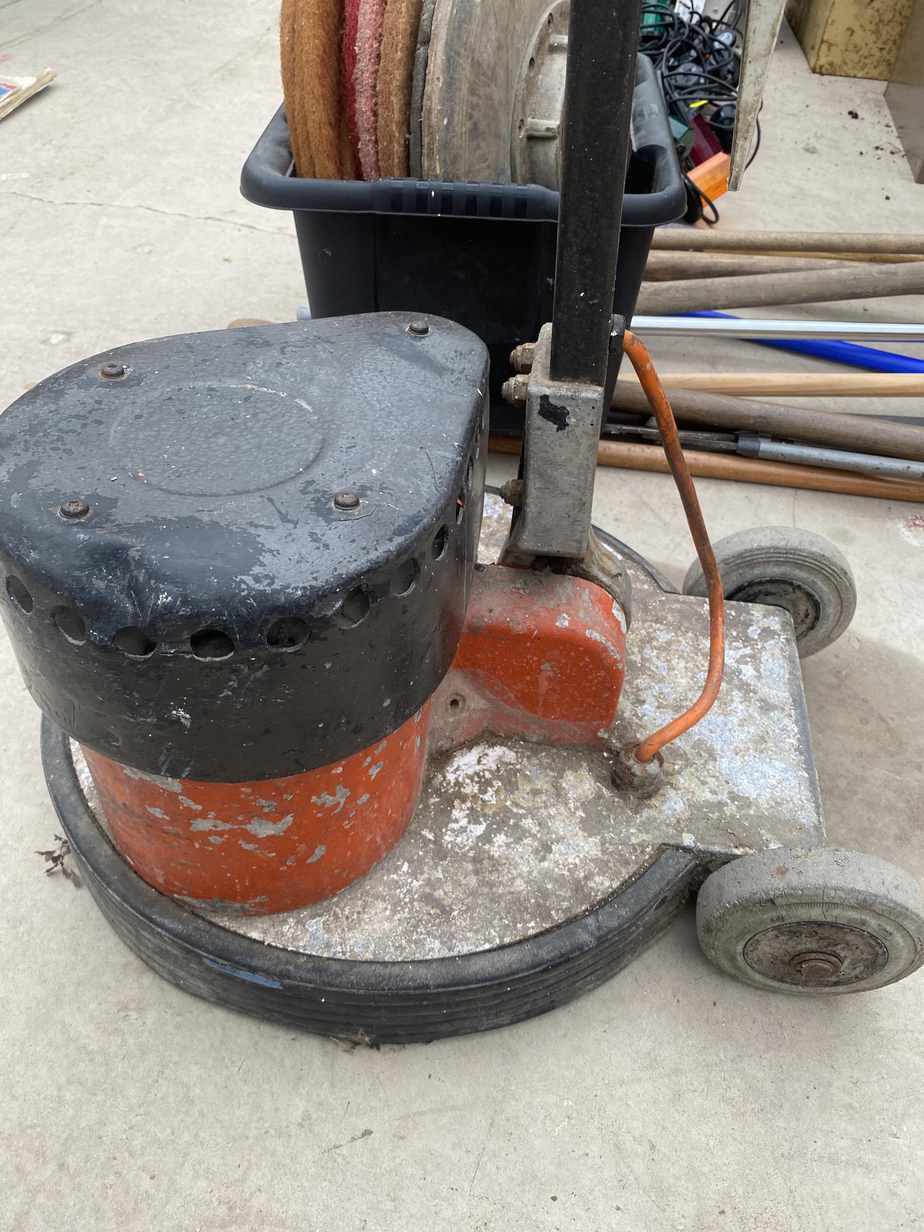 AN ELECTRIC FLOOR POLISHER WITH VARIOUS SPARE PADS - Image 3 of 3