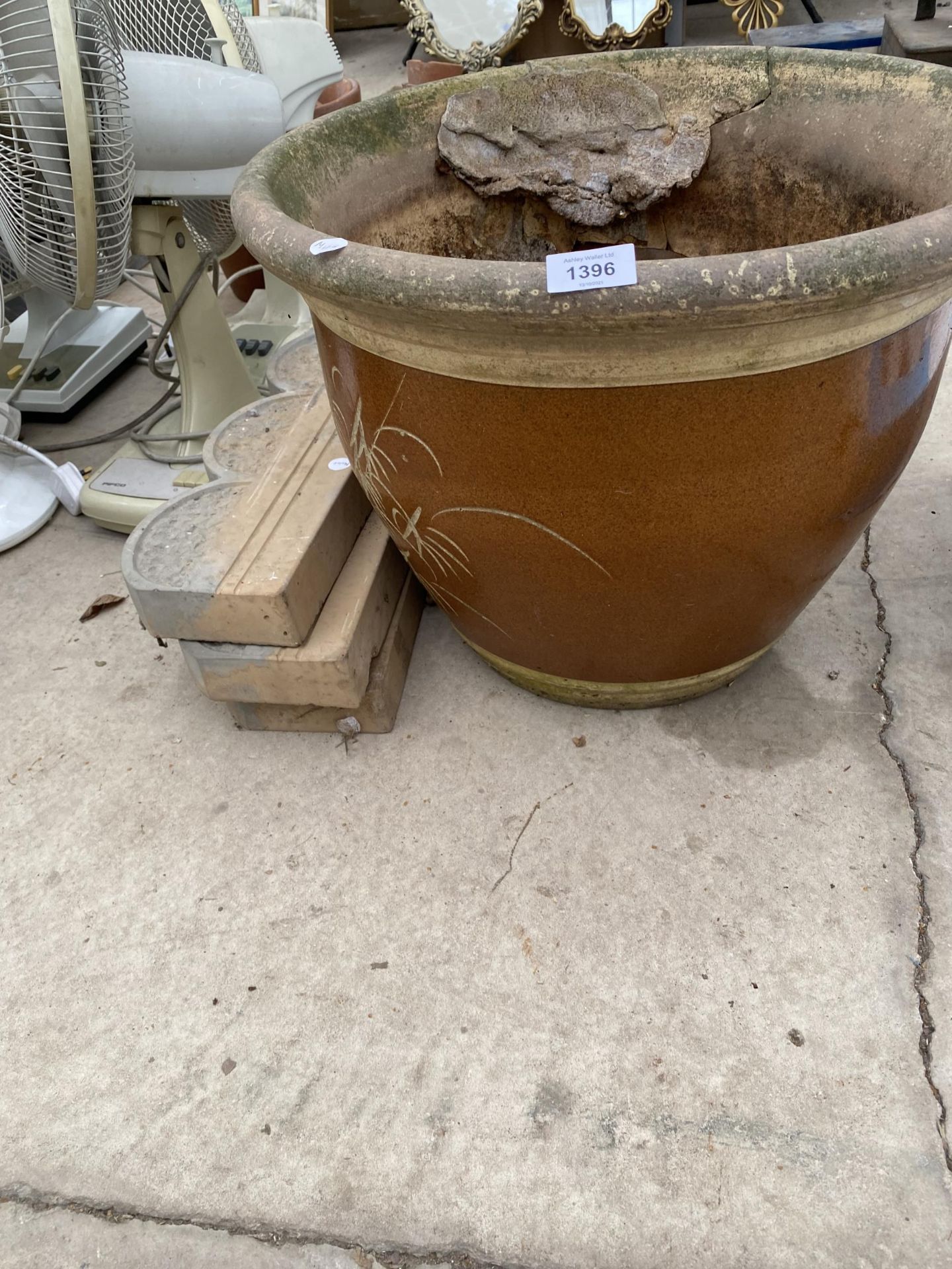 TWO VARIOUS CERAMIC PLANTERS AND EDGING STONES - Image 2 of 2