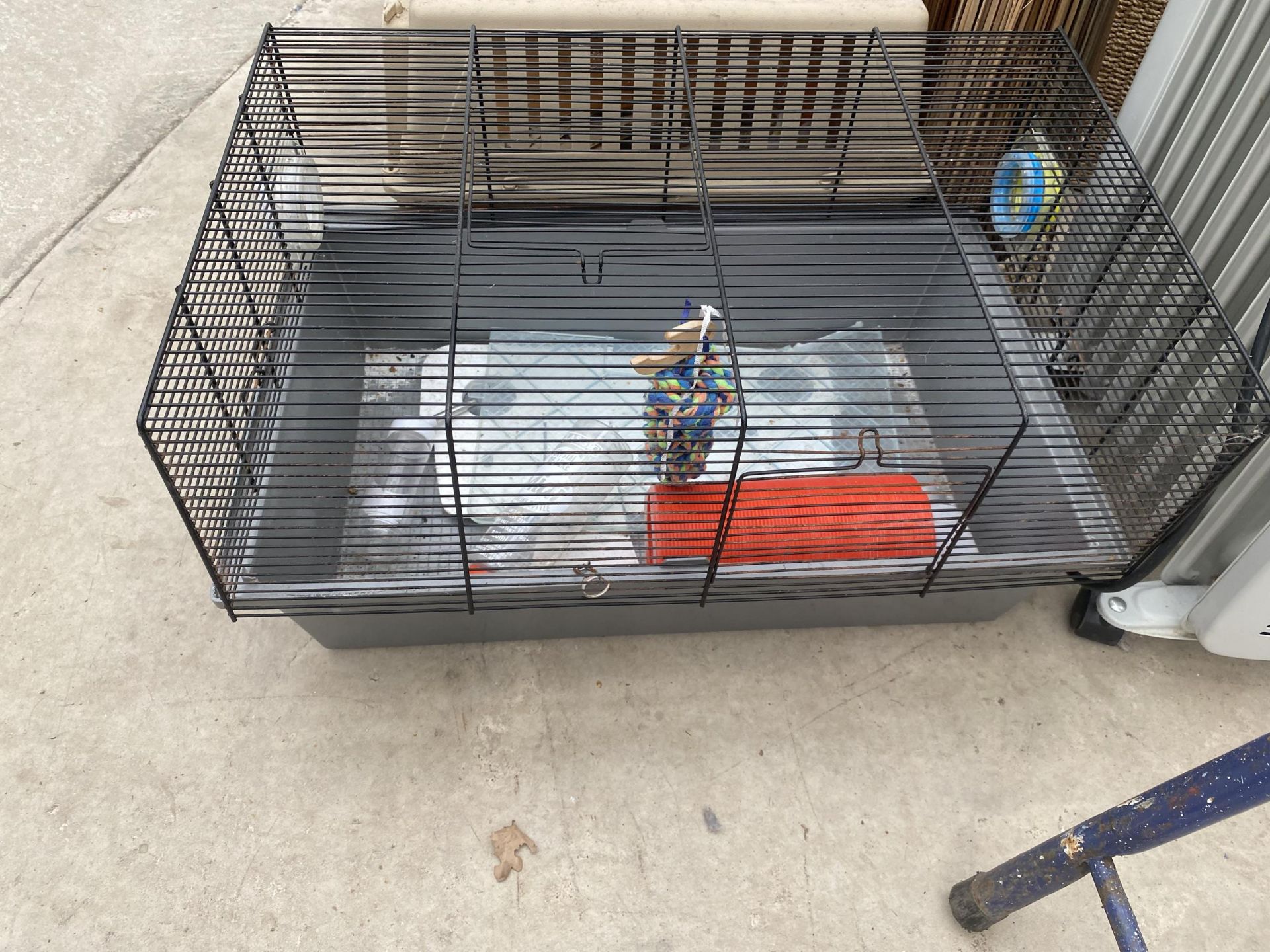 TWO PET CAGES AND A PAIR OF DECORATIVE ARTIFICIAL PLANTS - Image 2 of 4