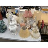 AN ASSORTMENT OF TABLE LAMPS AND SHADES