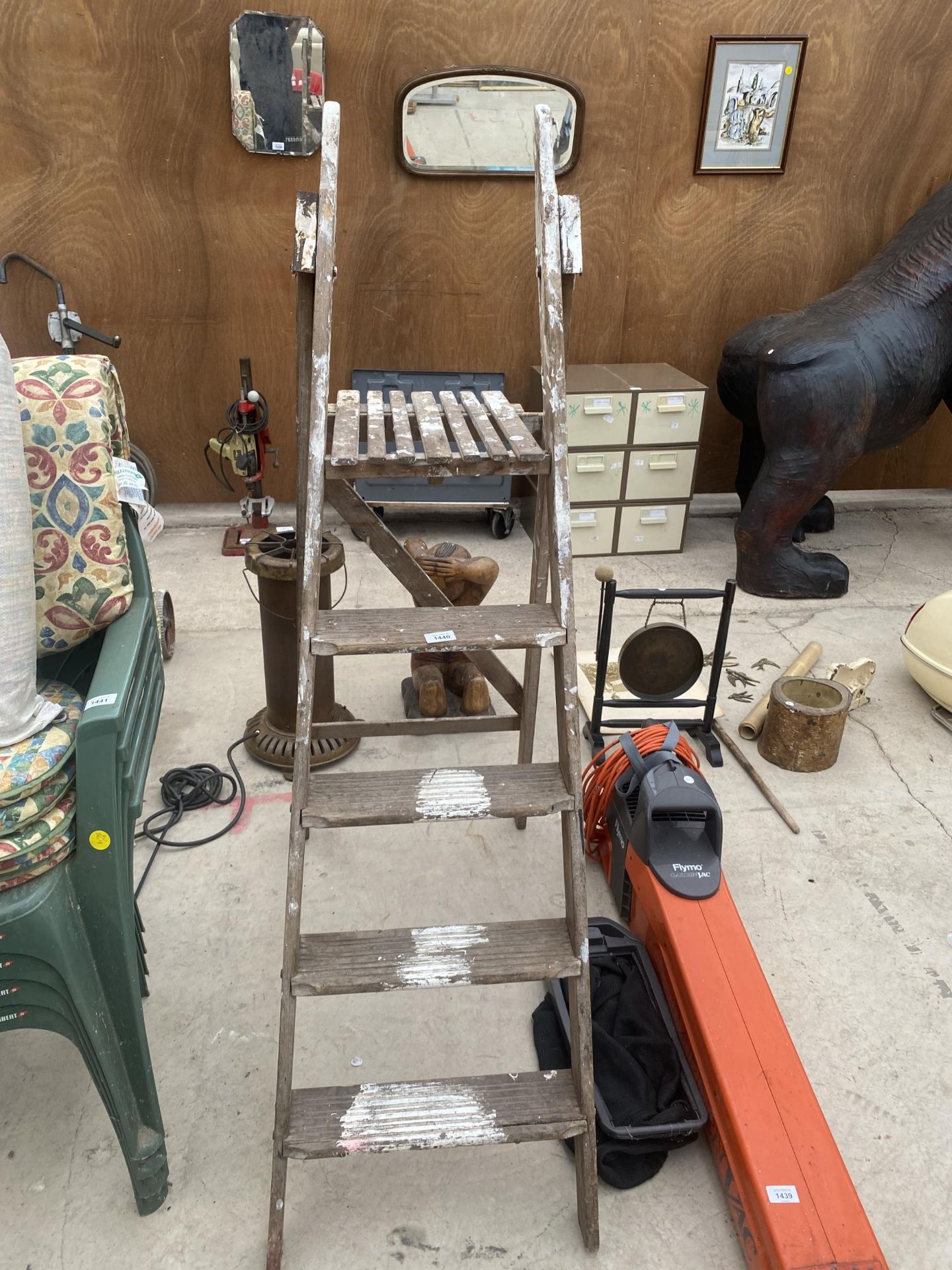 A VINTAGE FOUR RUNG WOODEN STEP LADDER