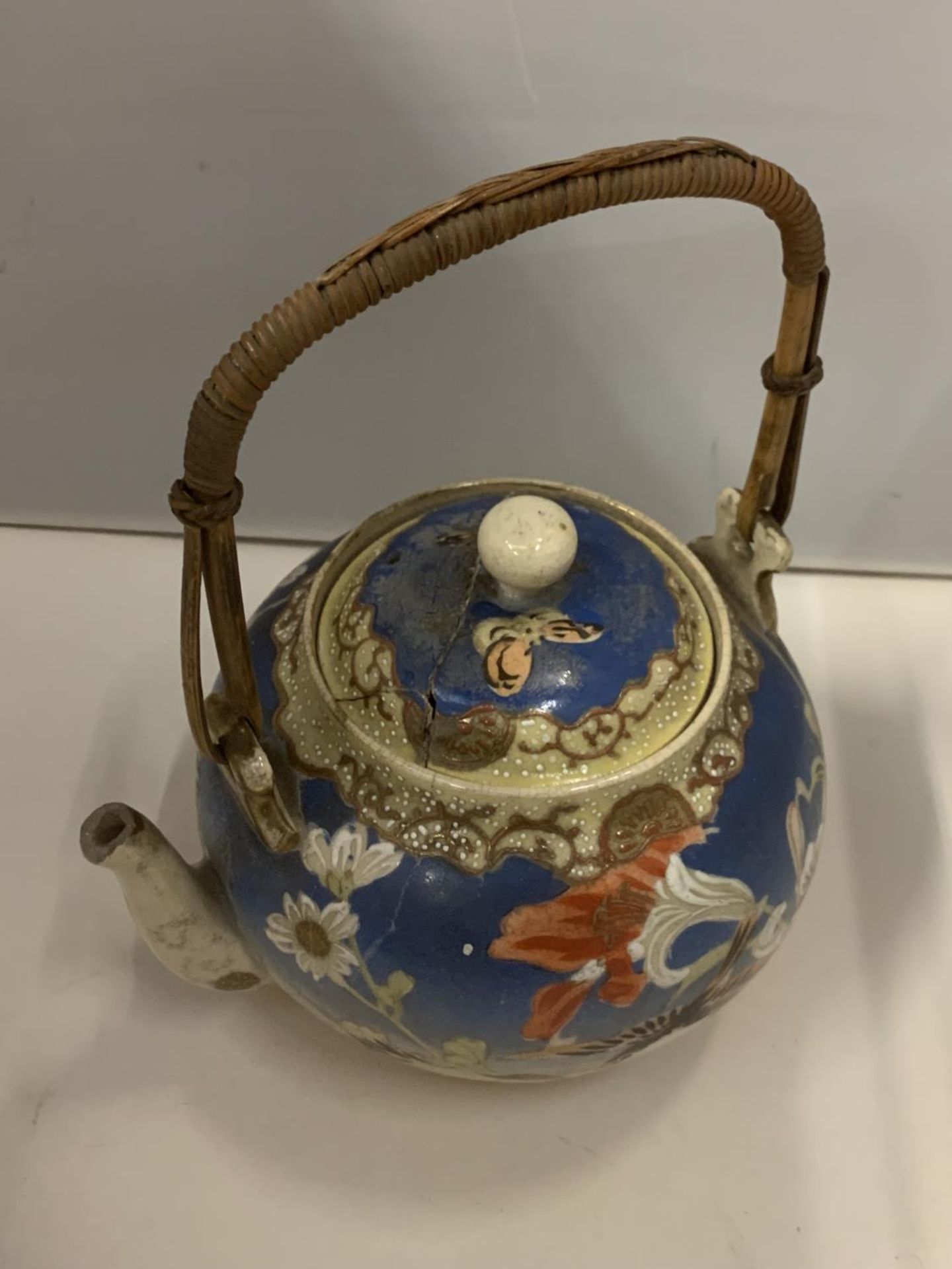 AN OLD ORIENTAL STYLE TEAPOT (SPOUT A/F) - Image 2 of 3