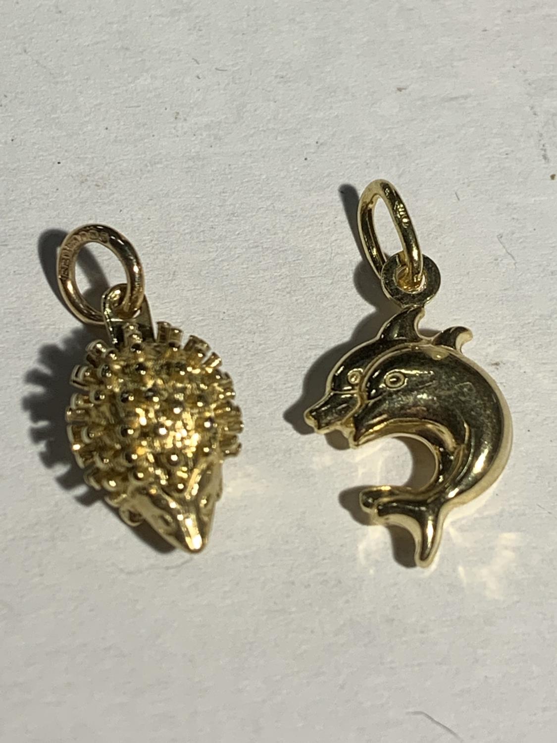 TWO 9 CARAT GOLD CHARMS - A HEDGEHOG AND DOLPHINS GROSS WEIGHT 3.2 GRAMS