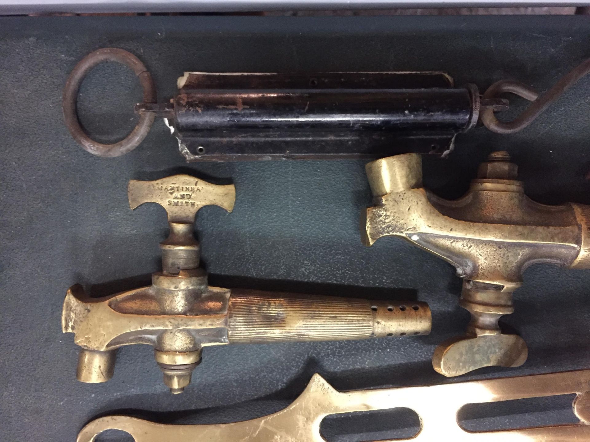 A COLLECION OF BRASS ITEMS TO INCLUDE A CHESTNUT ROASTER. THREE TAPS AND A SALTERS POCKET BALANCE - Image 5 of 5
