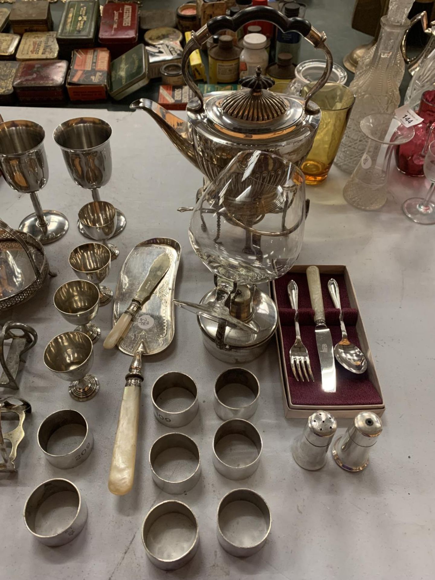 A LARGE QUANTITY OF SILVER PLATE TO INCLUDE A SPIRIT BURNER AND BRANDY GLASS, A SPIRIT BURNER AND - Image 2 of 5