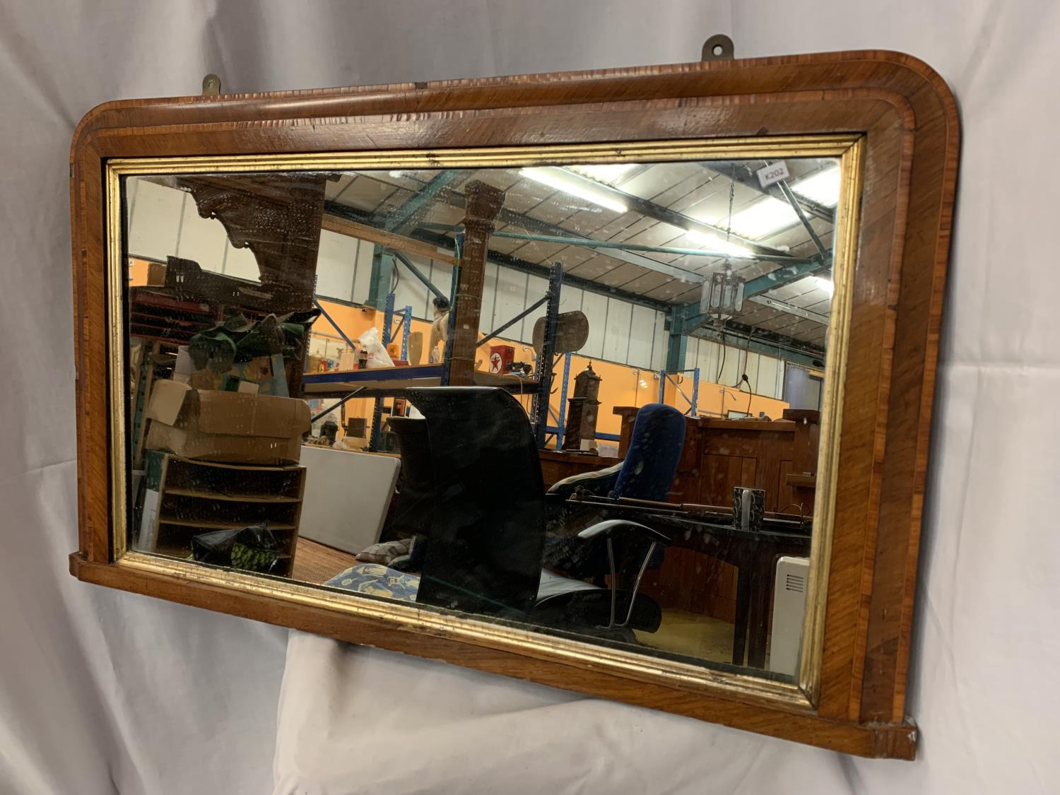 AN EDWARDIAN OVER MANTLE MIRROR 88cm x 54cm - Image 2 of 2
