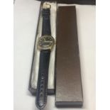 A VINTAGE TIMEX AUTOMATIC WRIST WATCH IN A PRESENTATION BOX SEEN WORKING BUT NO WARRANTY