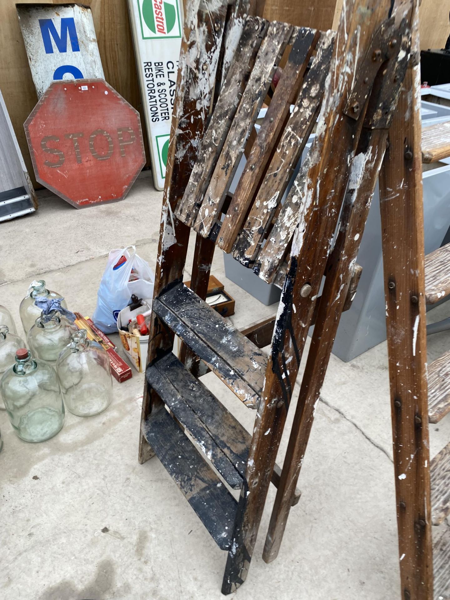 A VINTAGE WOODEN FIVE RUNG STEP LADDER AND A FURTHER THREE RUNG WOODEN STEP LADDER - Image 2 of 3