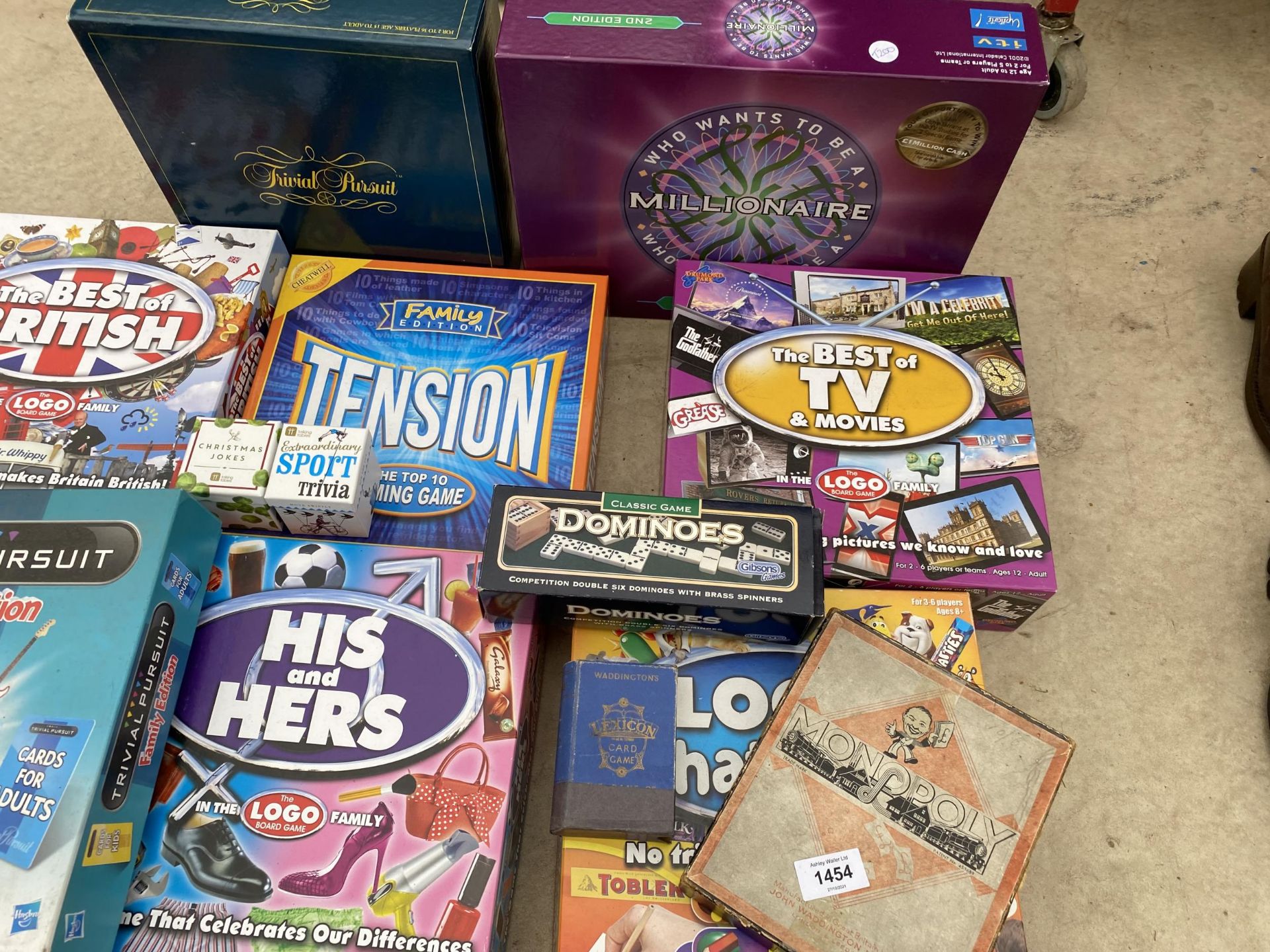 AN ASSORTMENT OF BOARD GAMES TO INCLUDE MONOPOLY, TRIVIAL PURSUIT AND BACKGAMMON ETC - Image 2 of 3