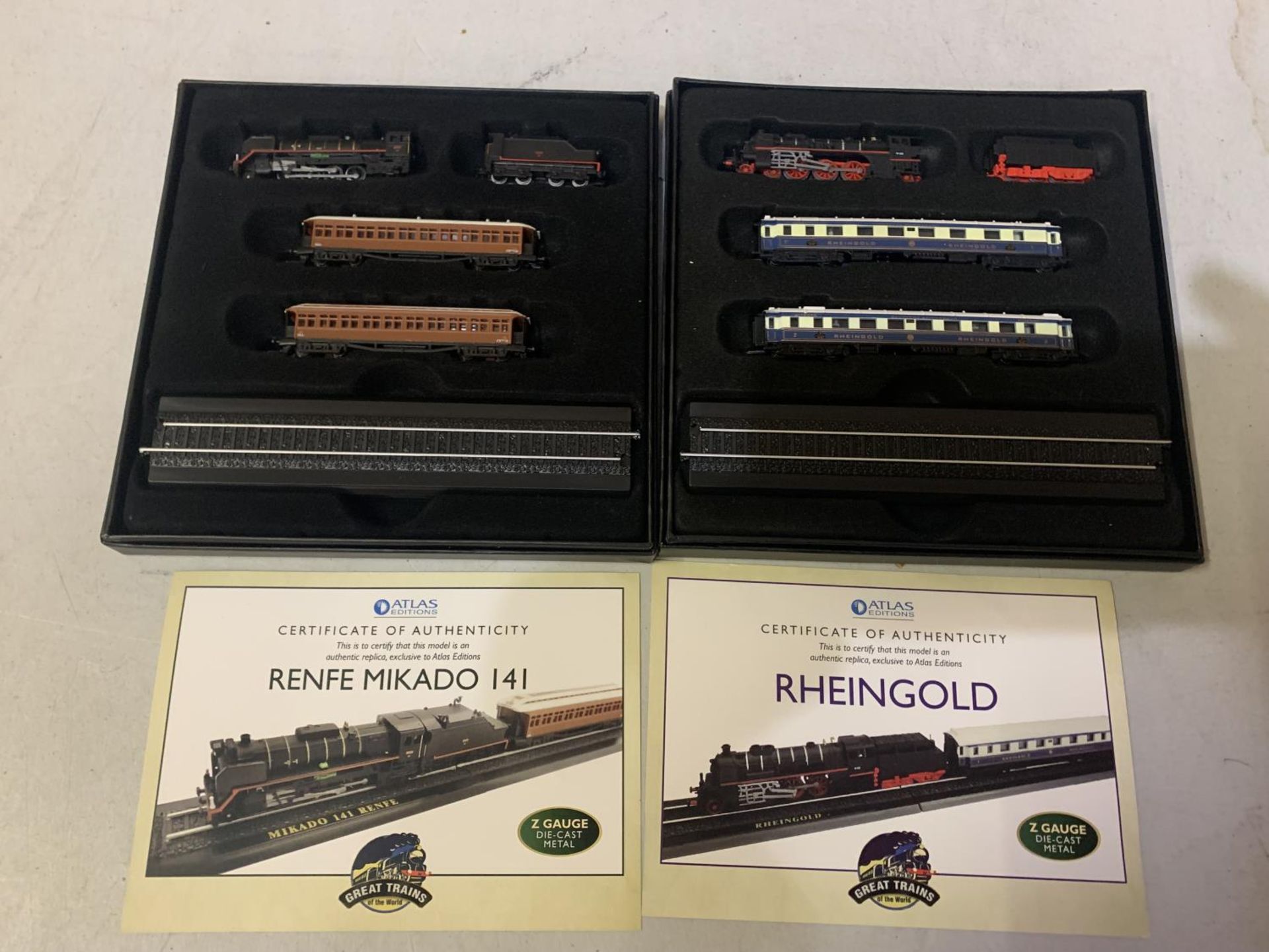 TWO MINI TRAINS SCALE 1/220 TO INCLUDE RHEINGOLD AND RENFE MIKADO 141 - Image 2 of 4