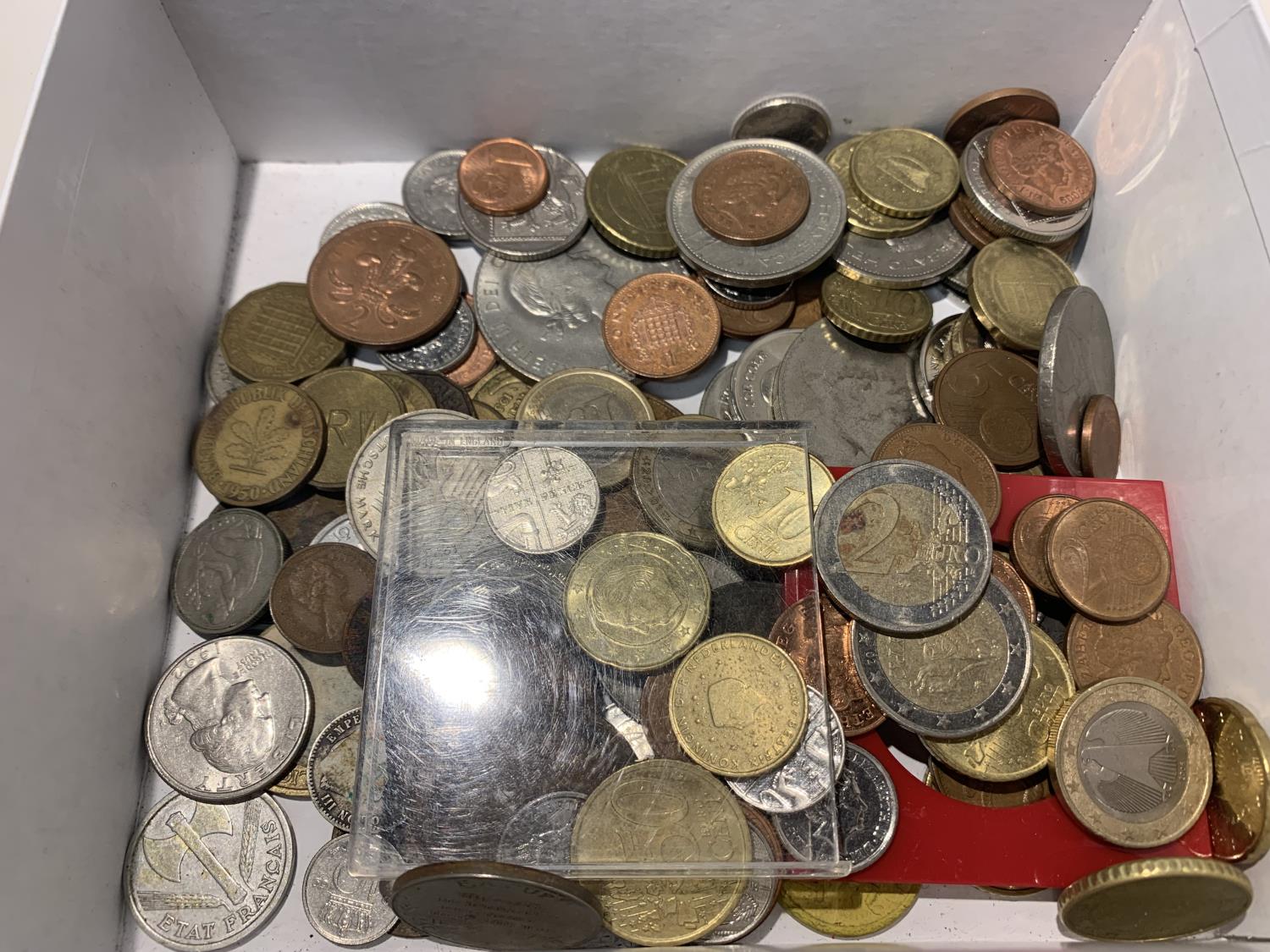 A BOX OF GB AND FOREIGN COINS AND NOTES - Image 3 of 3