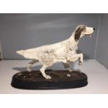 A BESWICK ENGLISH SETTER ON A CERAMIC PLINTH