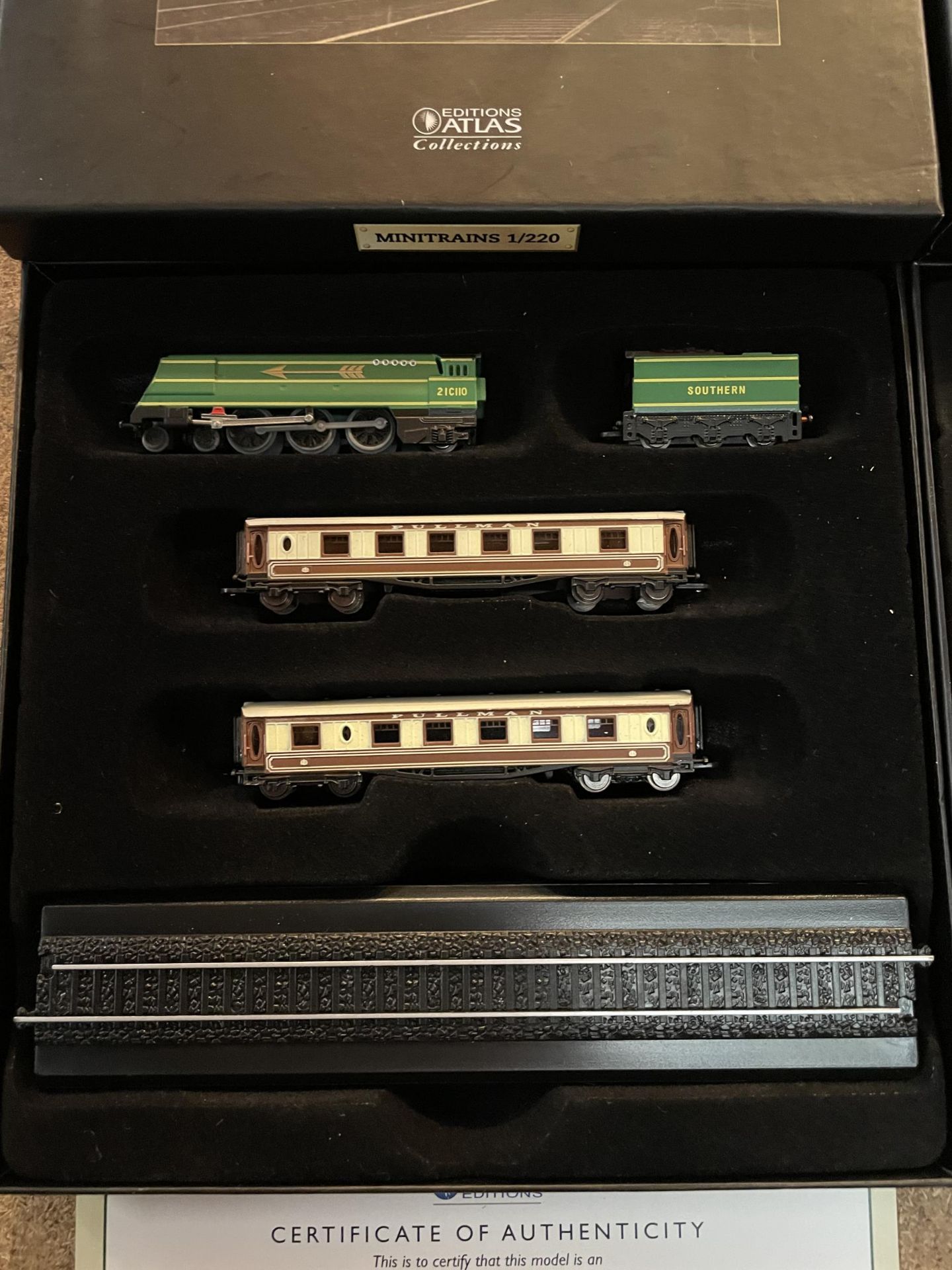 TWO MINI TRAINS SCALE 1/220 TO INCLUDE EDELWEISS AND GOLDEN ARROW - Image 2 of 3