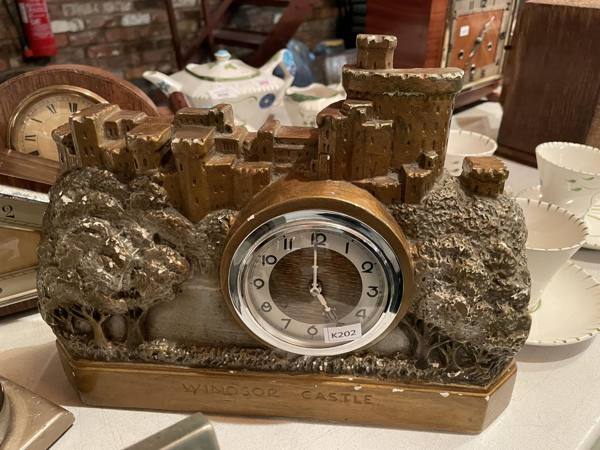 A BAROMETER, A LAMP, CLOCK AND ASHTRAY ALL IN ONE AND A CLOCK IN THE SHAPE OF WINDSOR CASTLE - Image 2 of 4
