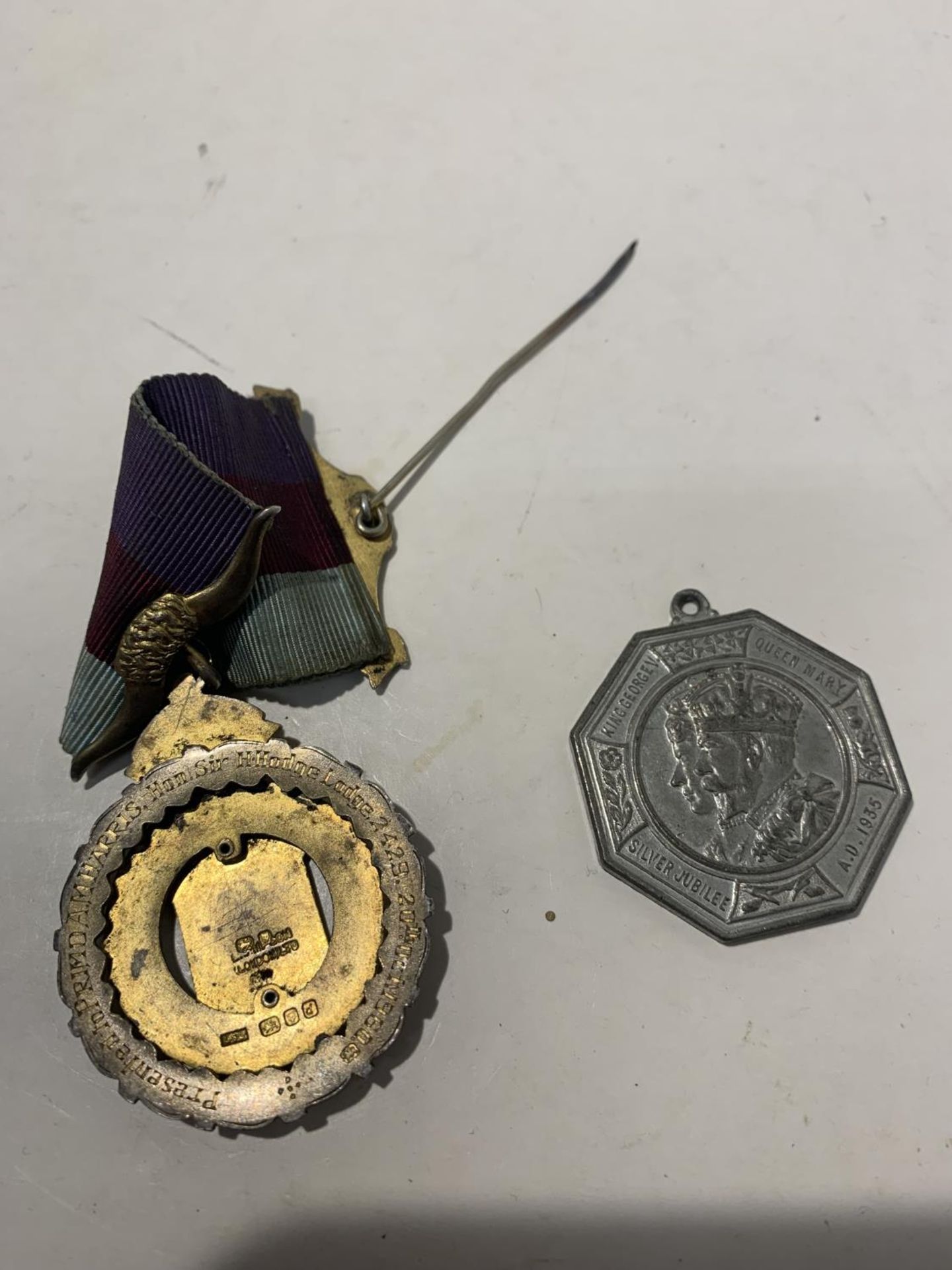 A HALLMARKED LONDON SILVER MASONIC MEDAL AND A 1935 JUBILEE MEDALLION - Image 2 of 2