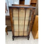 A SHINY WALNUT CHINA CABINET ON CABRIOLE LEGS 22" WIDE