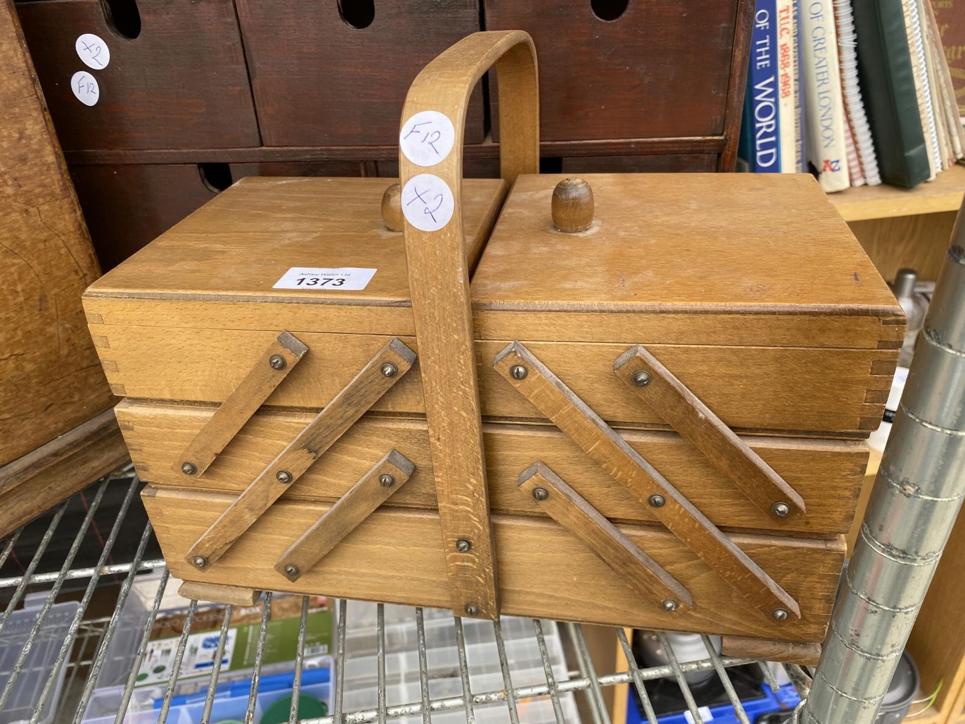 A SIX DRAWER STORAGE CHEST AND A FURTHER CONCERTINA SEWING BOX WITH VARIOUS SEWING ITEMS - Image 2 of 6