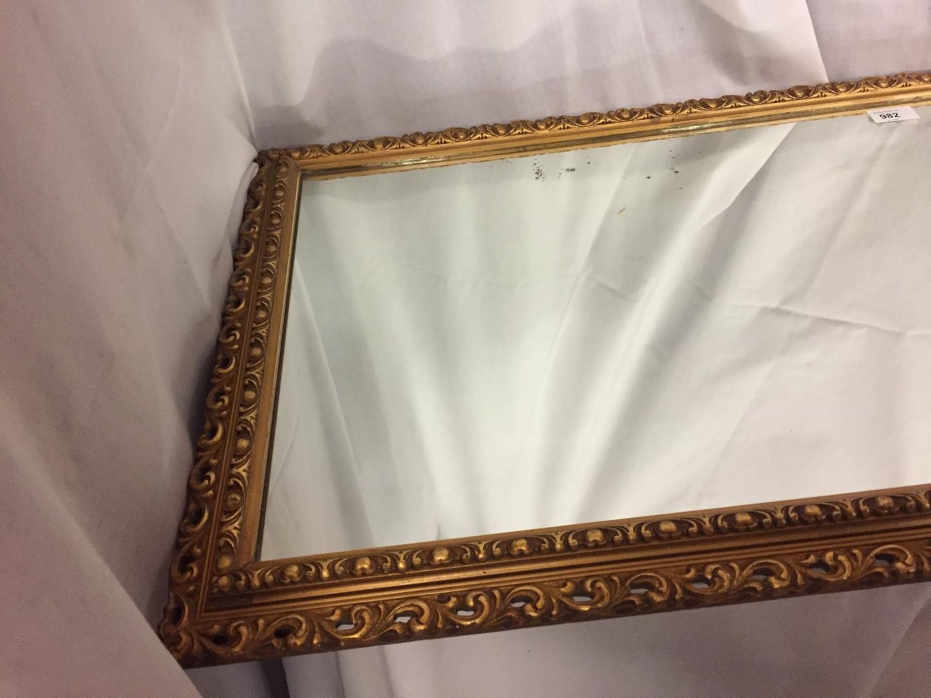 A GILT FRAMED MIRROR SIZE 27 INCHES X 19 INCHES - Image 3 of 4