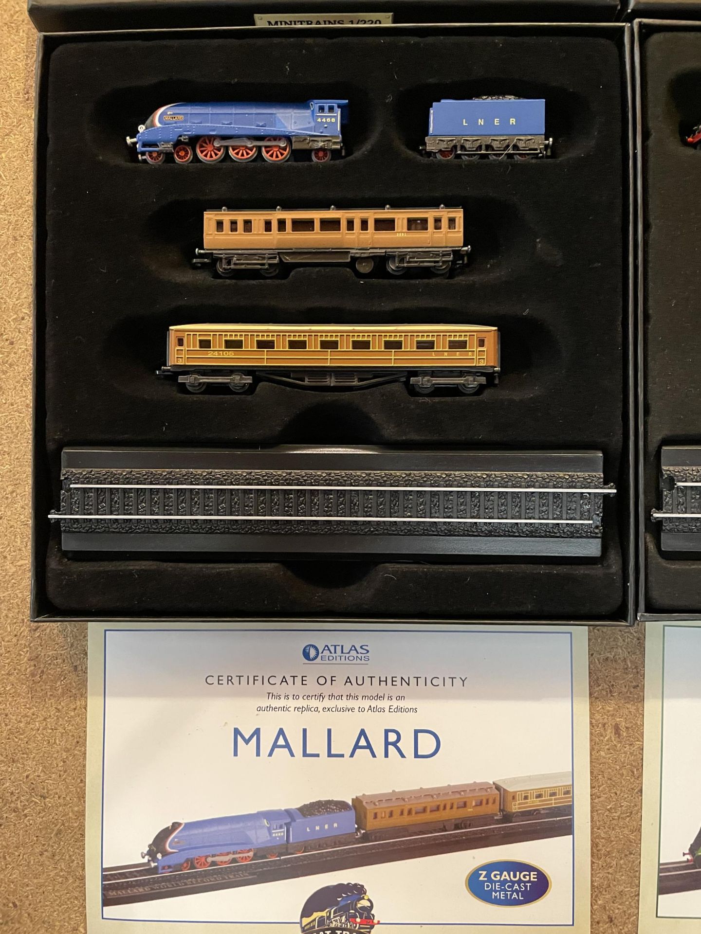 TWO MINI TRAINS SCALE 1/220 TO INCLUDE GOLDEN ARROW AND THE MALLARD - Image 2 of 3