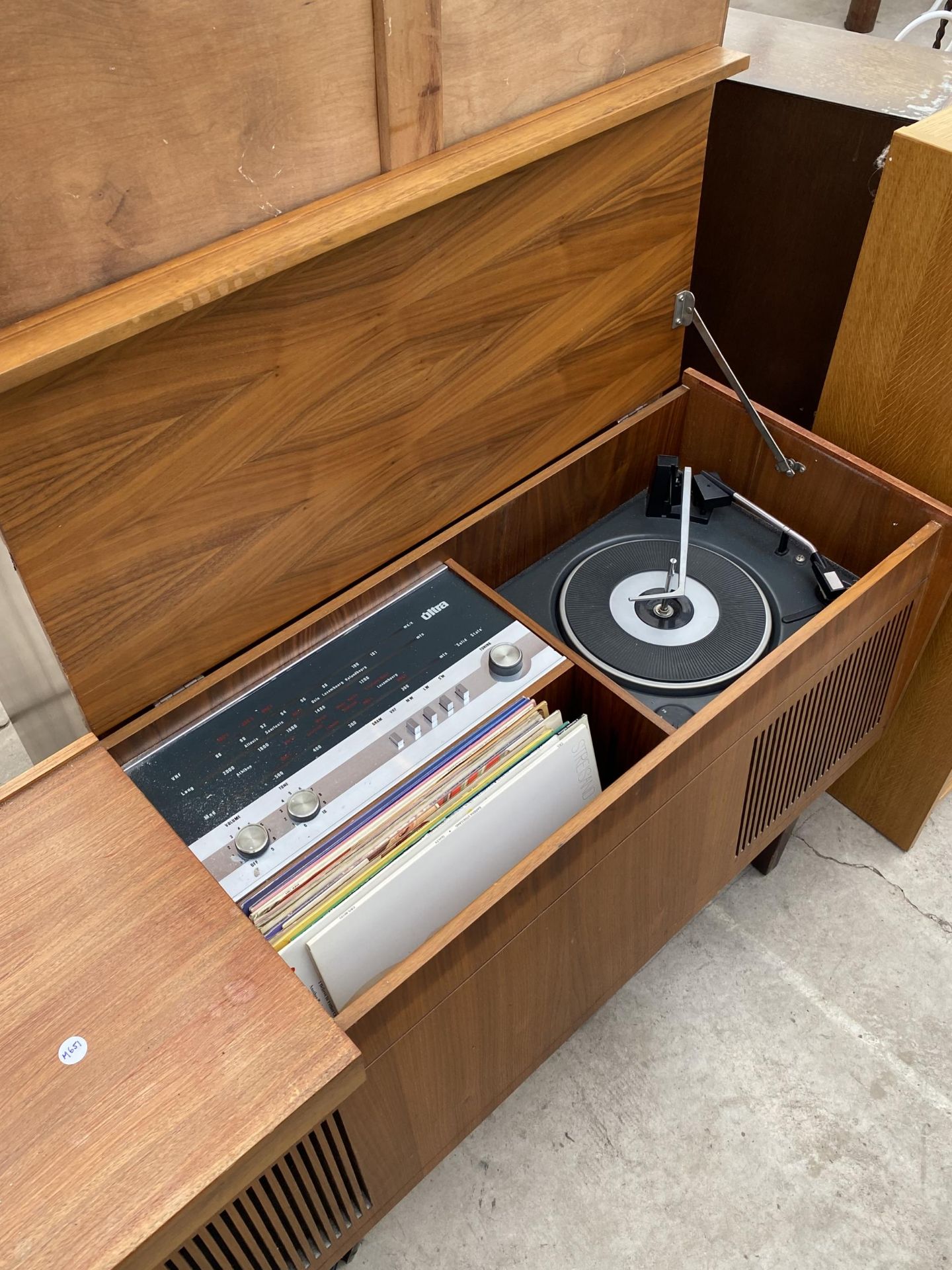 AN ULTRA RADIOGRAM IN A RETRO TEAK CABINET - Image 3 of 4