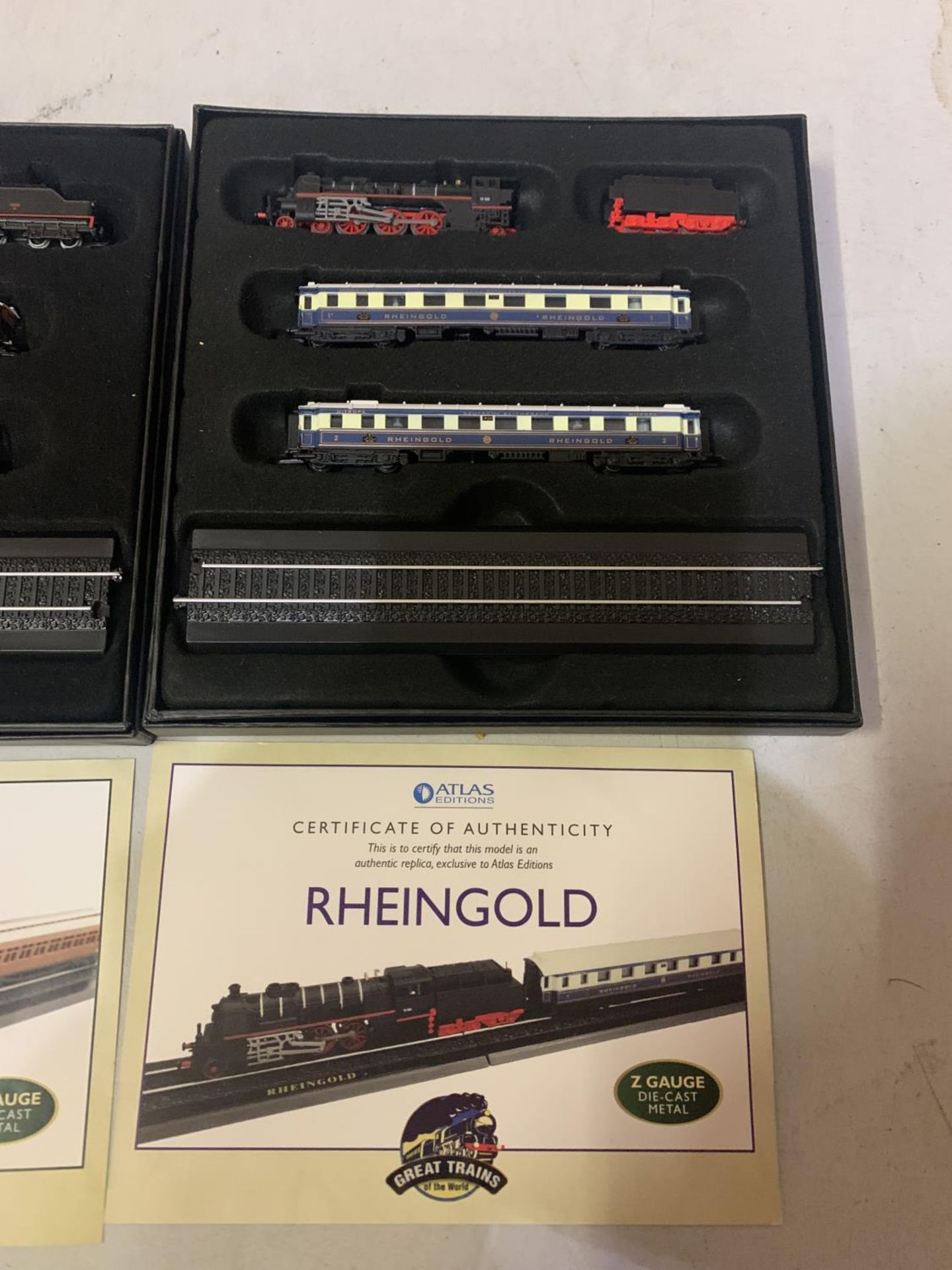 TWO MINI TRAINS SCALE 1/220 TO INCLUDE RHEINGOLD AND RENFE MIKADO 141 - Image 4 of 4