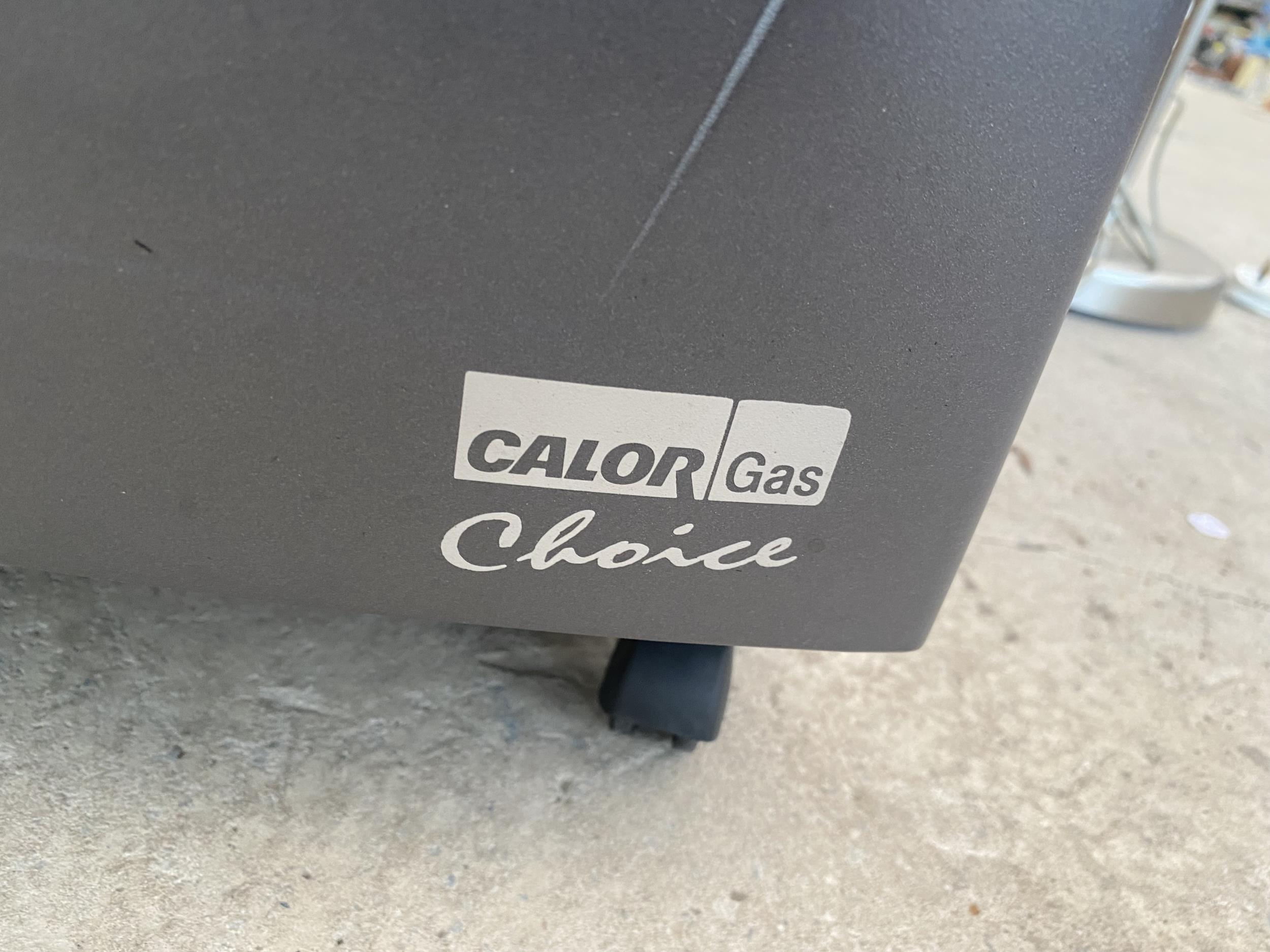 A DELONGHI GAS HEATER WITH A CALOR GAS BOTTLE - Image 2 of 3