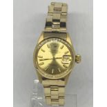 A LADIES' 18 CARAT GOLD ROLEX DATE JUST WRISTWATCH, 26 MM CASE