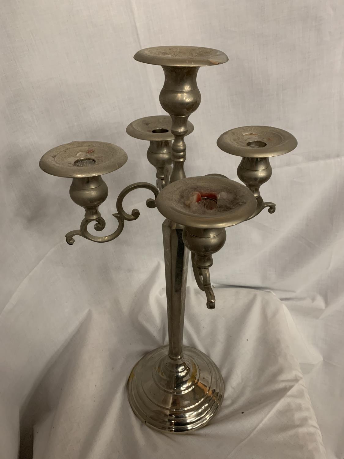 A TALL ORNATE CHROME FIVE BRANCH CANDLEABRA - Image 2 of 3