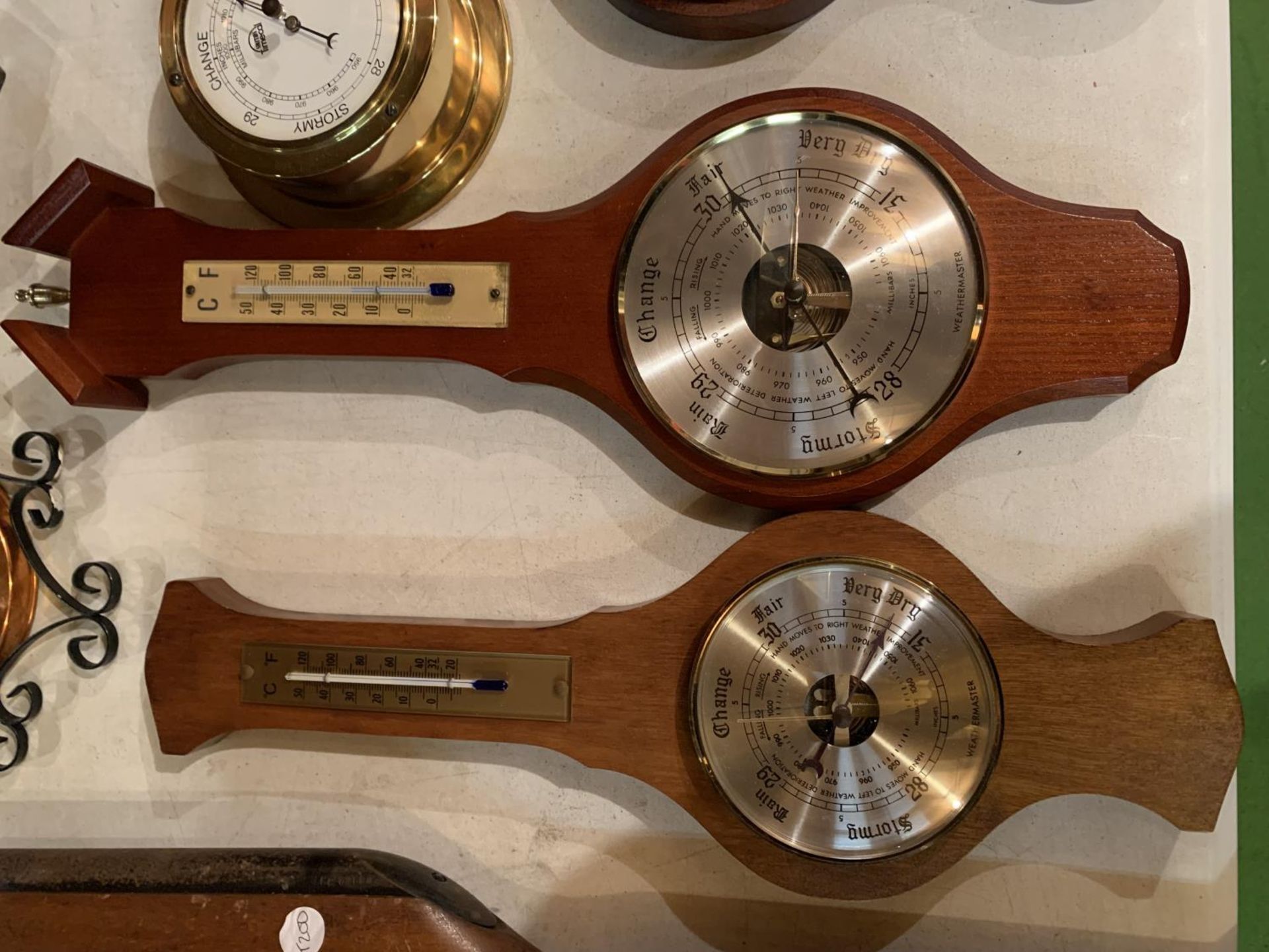 A COLLECTION OF SIX VARIOUS DESIGNS OF BAROMETER - Image 2 of 4