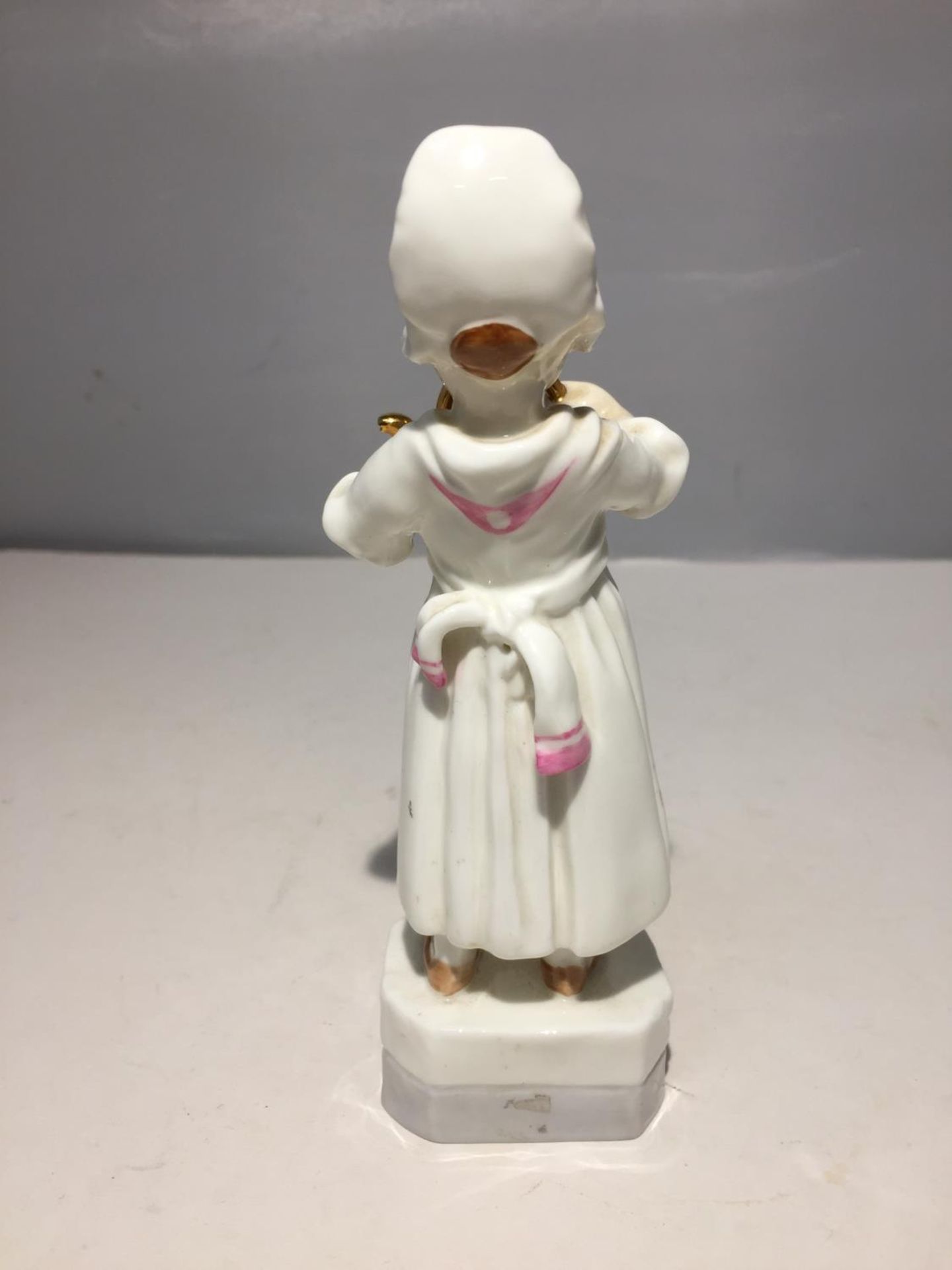 A ROYAL WORCESTER FIGURE 'POLLY PUT THE KETTLE ON' - Image 2 of 4
