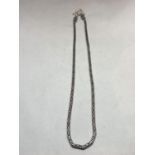 AN ORNATE DESIGN SILVER NECKLACE LENGTH 16 INCHES