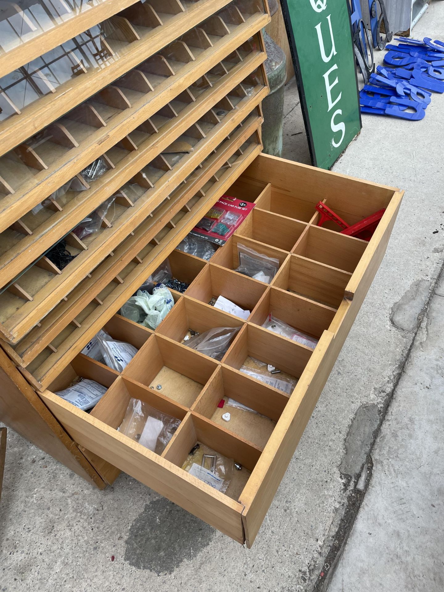 A VINTAGE MACHINIST'S HABERDASHERY CABINET ENCLOSING TWELVE VARIOUS SECTIONAL DRAWERS - Image 4 of 5