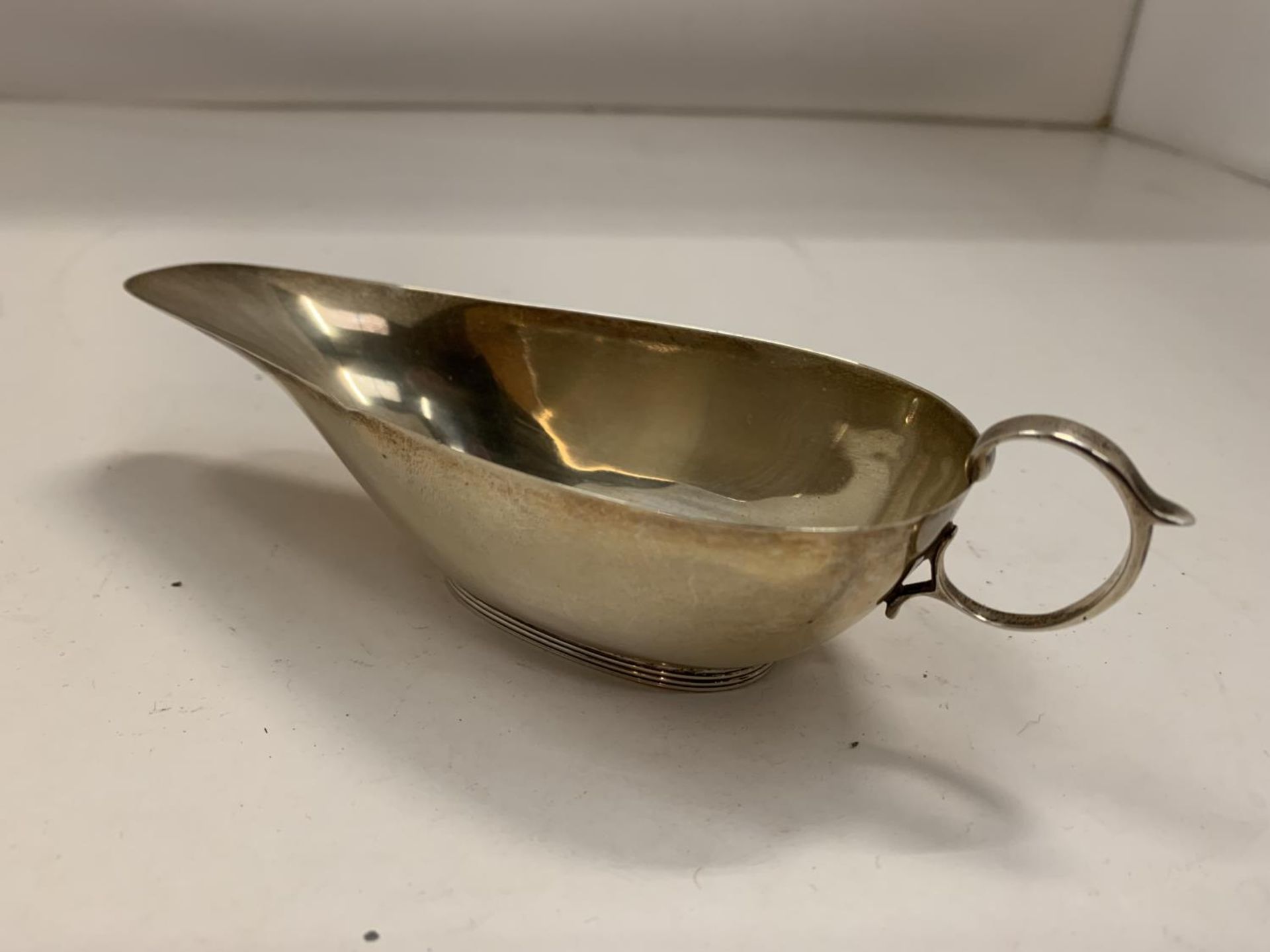 A HALLMARKED BIRMINGHAM SILVER PAP BOAT GROSS WEIGHT 64.8 GRAMS - Image 2 of 4