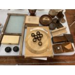 AN AMOUNT OF TREEN TO INCLUDE A MARQUETRY CRAFT KIT, A WOOD AND GLASS WASHBOARD, BOWLS, BOX ETC