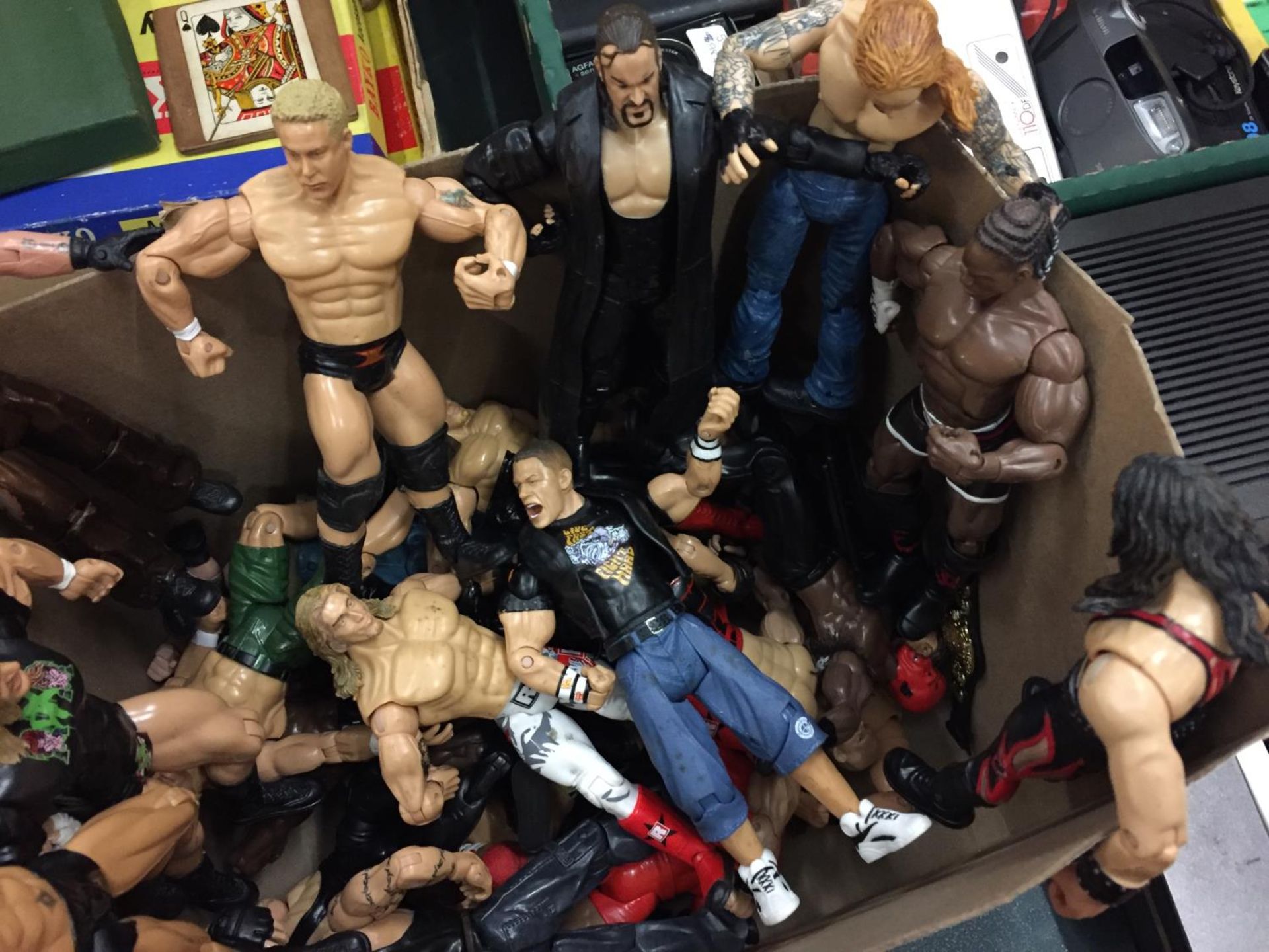 A LARGE QUANTITY OF WWE WRESTLING FIGURES - Image 3 of 4