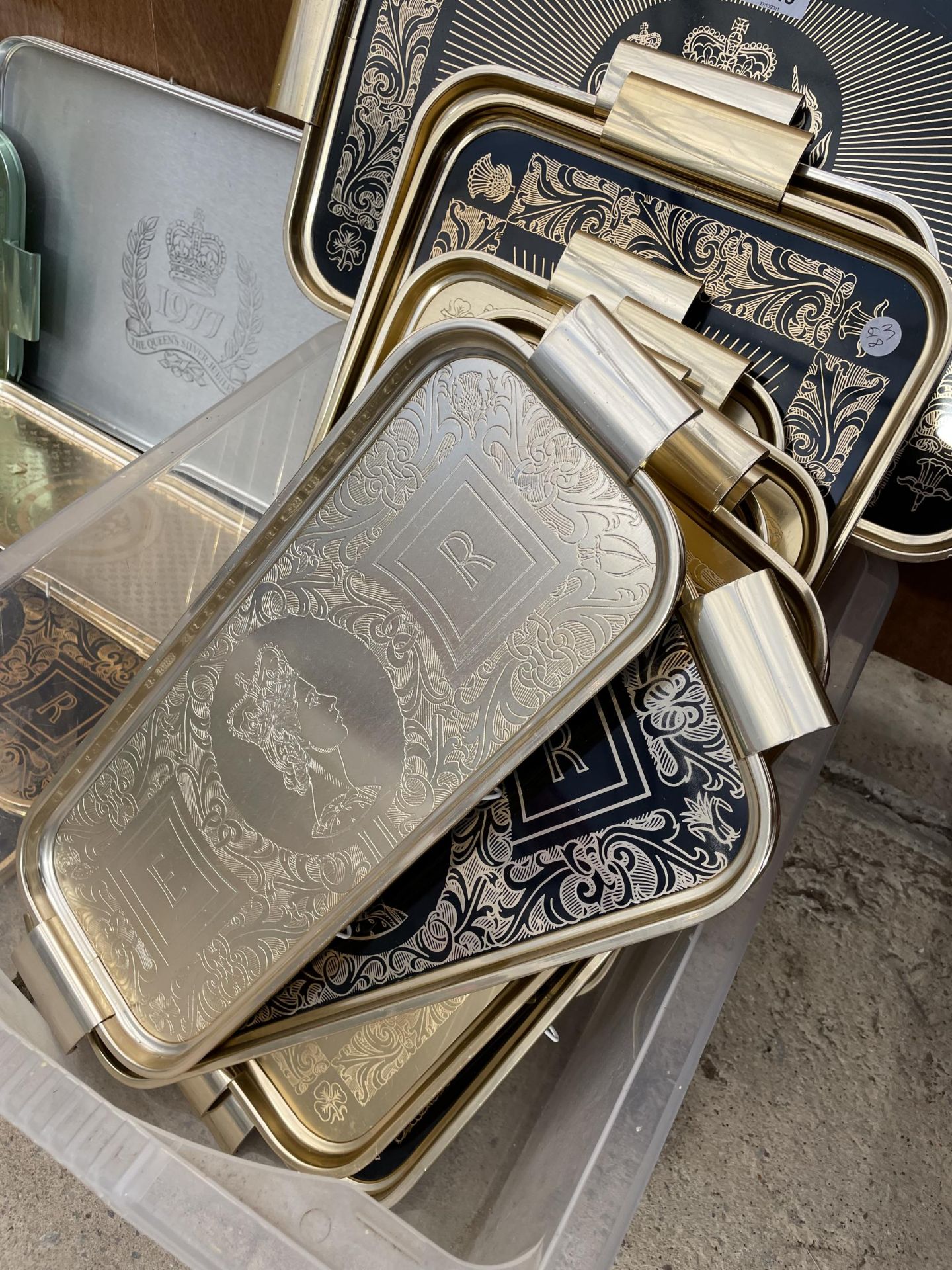 AN ASSORTMENT OF VARIOUS SERVING TRAYS - Image 2 of 4