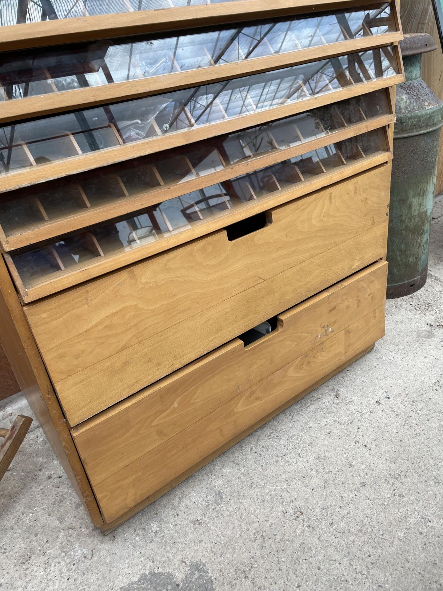 A VINTAGE MACHINIST'S HABERDASHERY CABINET ENCLOSING TWELVE VARIOUS SECTIONAL DRAWERS - Image 5 of 5