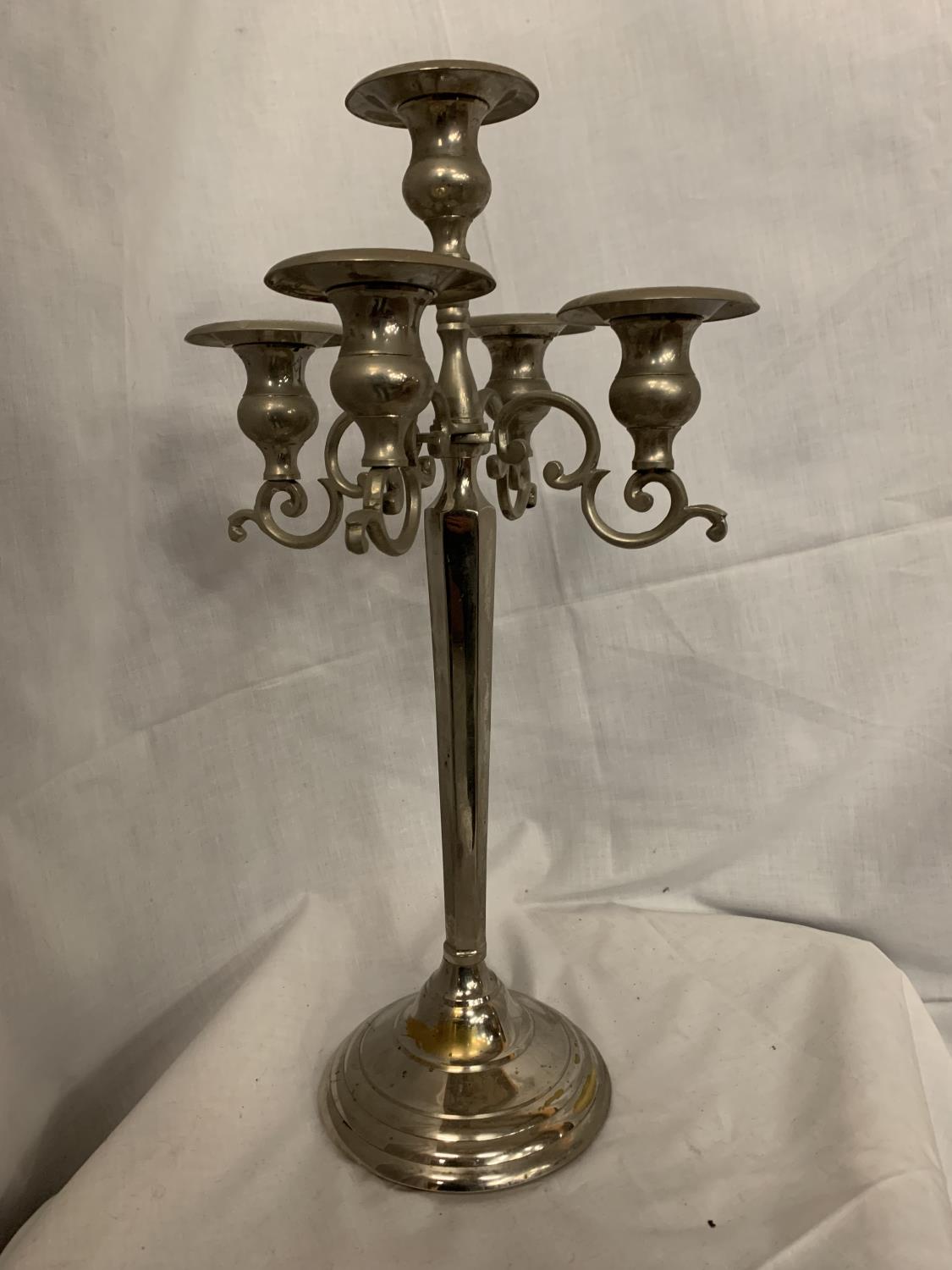 A TALL ORNATE CHROME FIVE BRANCH CANDLEABRA - Image 3 of 3