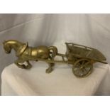 A HEAVY BRASS HORSE AND CART HEIGHT 17CM, LENGTH 48CM