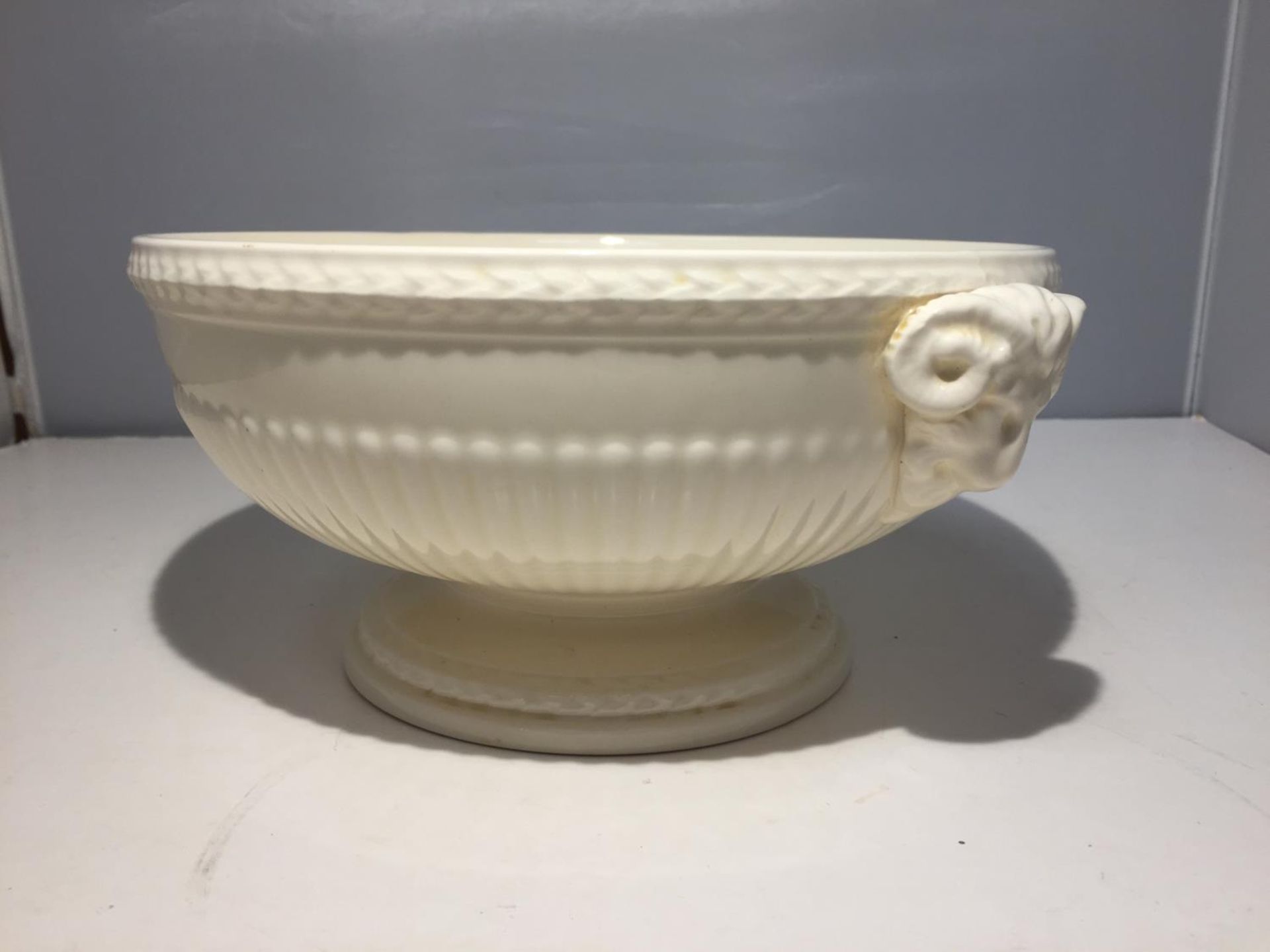 A WEDGEWOOD QUEENSWARE BOWL - Image 3 of 4