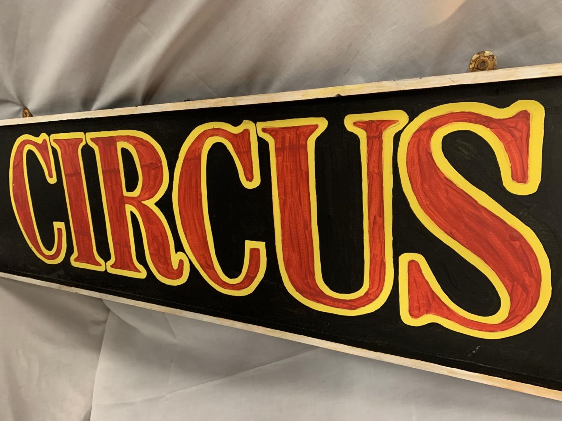 A PAINTED WOODEN CIRCUS SIGN 32CM X 124CM - Image 2 of 2