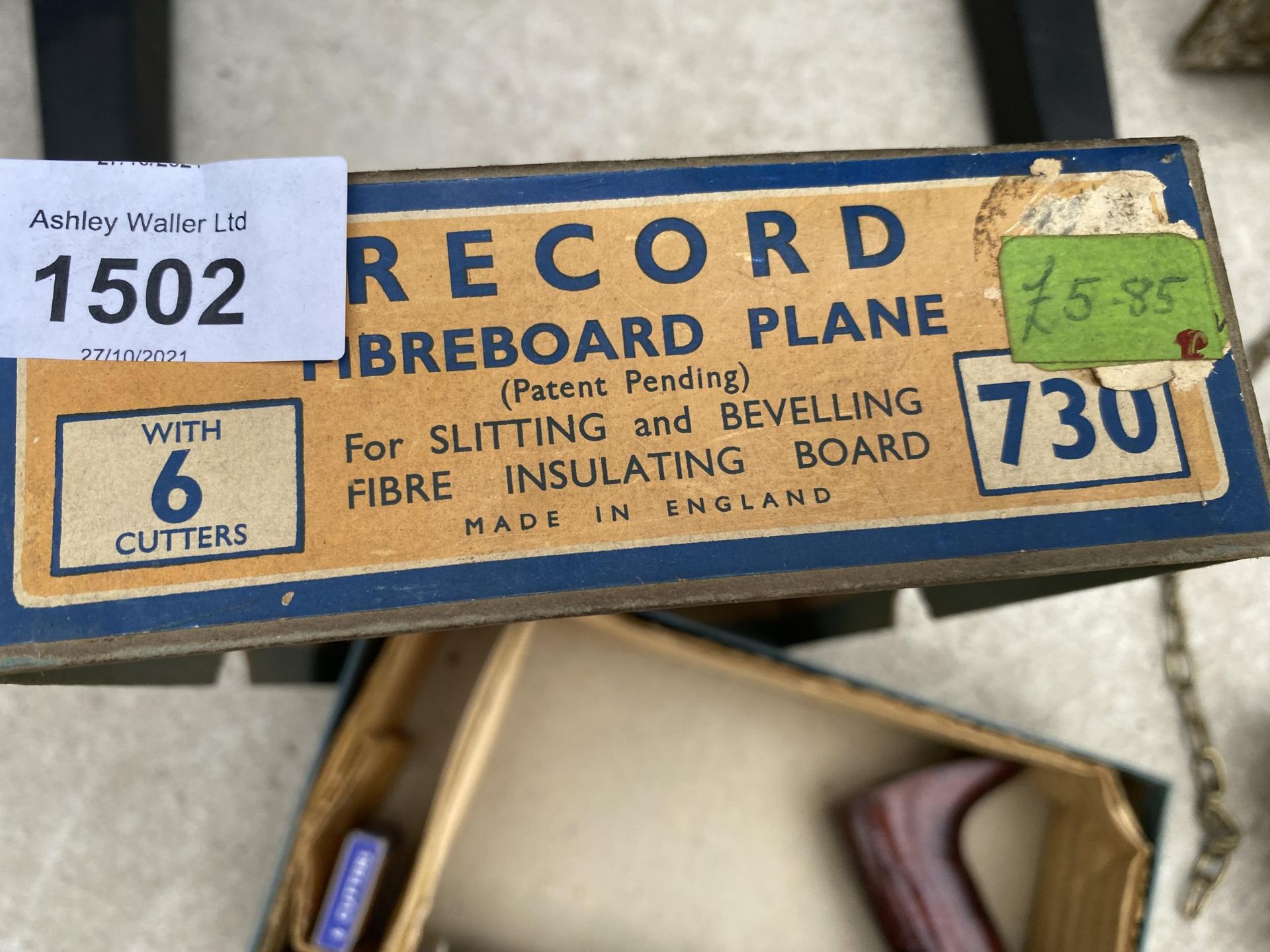 A BOXED RECORD FIBREBOARD PLANE WITH 6 CUTTERS - Image 3 of 3