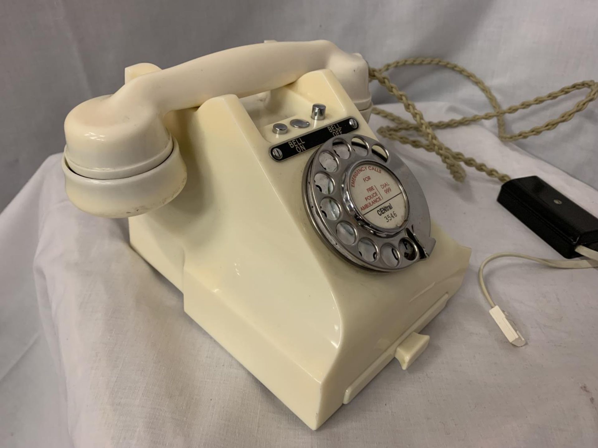 A VINTAGE IVORY BAKELITE TELEPHONE WITH BELL ON/OFF BUTTON AND PULL OUT NUMBER TRAY WIRED FOR MODERN - Image 2 of 5