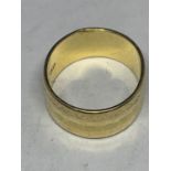 A HALLMARKED 22 CARAT GOLD WEDDING BAND RING GROSS WEIGHT 6.6 GRAMS