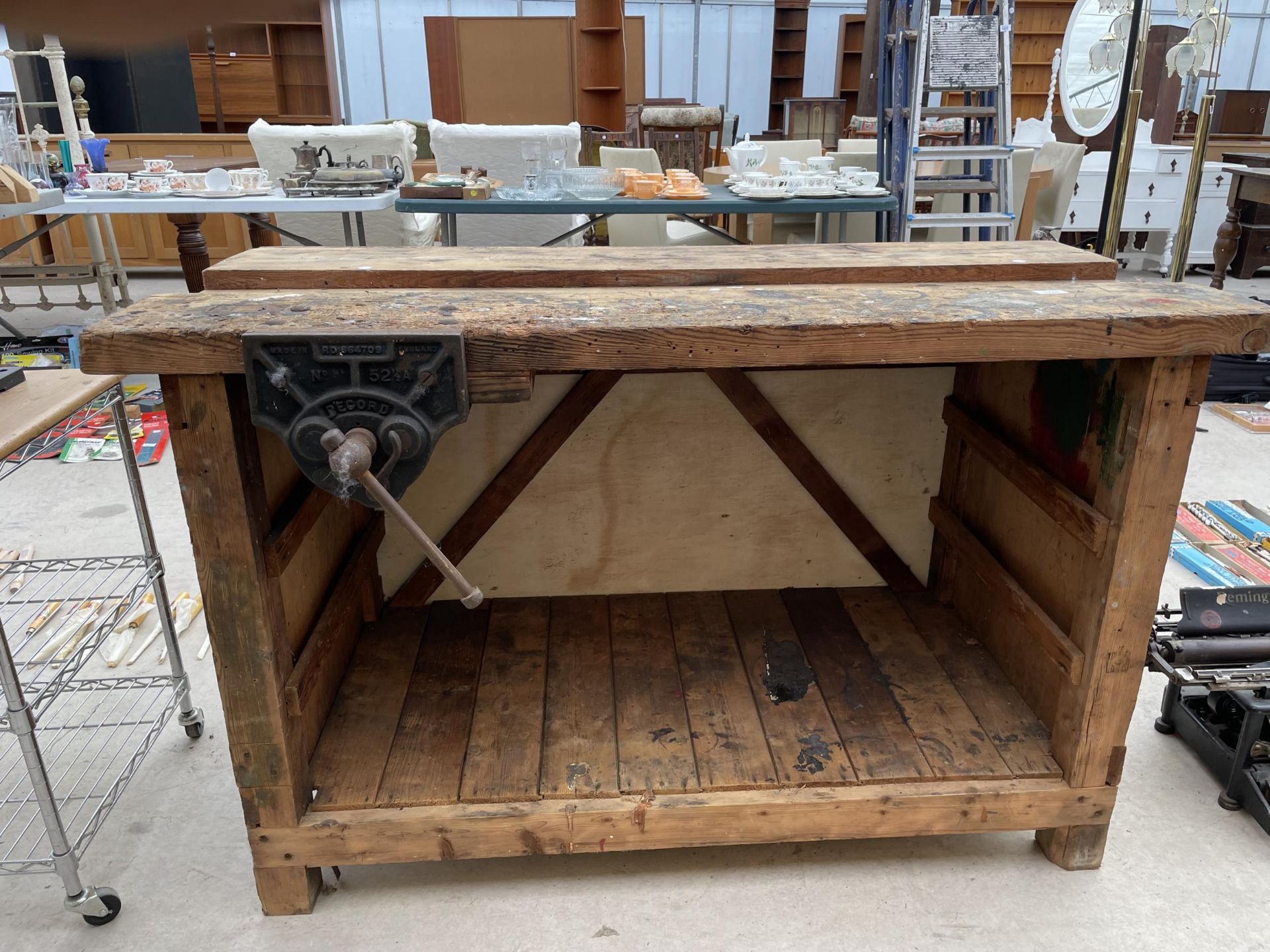 A VINTAGE WOODEN WORK BENCH WITH WITH RECORD NO.52 BENCH VICE - Image 5 of 5