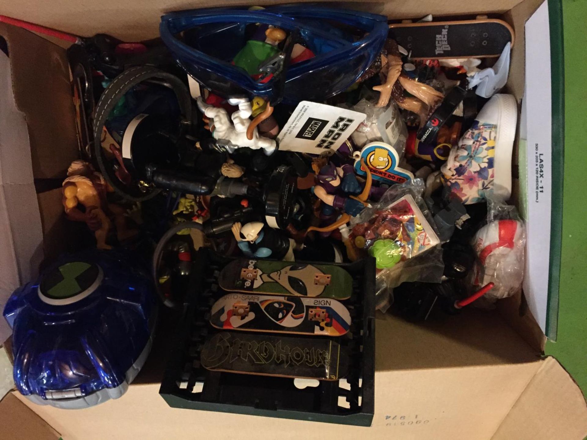 VARIOUS TOY FIGURES TO INCLUDE DARTH VADER, STAR WARS FIGURES, SCOOBY DOO, ETC