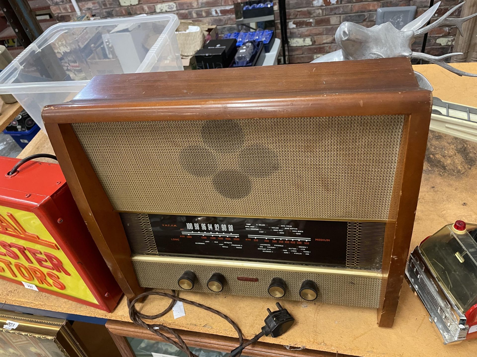 A LARGE VINTAGE MURPHY RADIO - Image 4 of 4